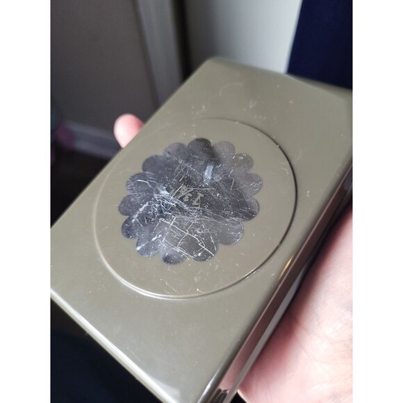 Stampin' Up 1 3/4" Scallop Circle Punch Scrapbooking Craft Hobby Cards Locking - Picture 6 of 7